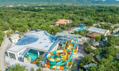 Camping de luxe en bord de rivière en Ardèche